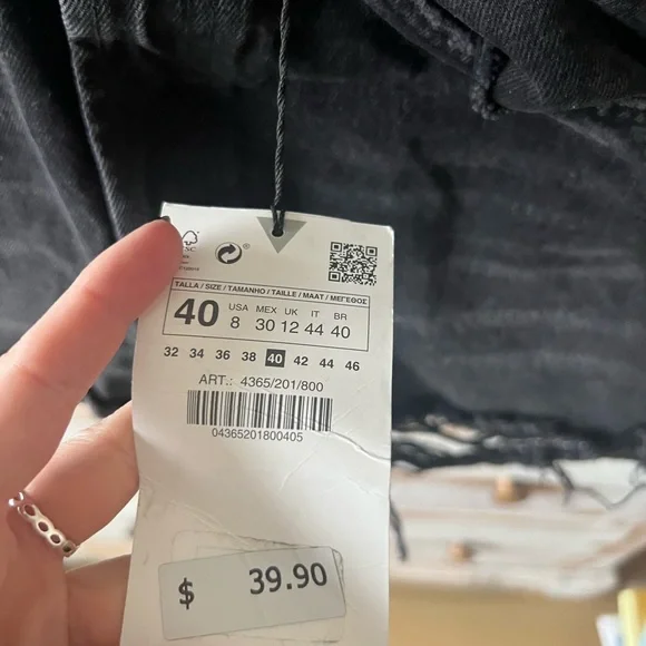 Zara Black Denim Cutoff Shorts - Picture 2 of 5